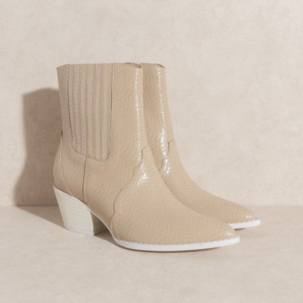 Tan Heeled Boots with Elastic Panels and Pointed Toe